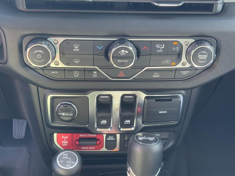 Jeep Wrangler Vehicle Full-screen Gallery Image 14