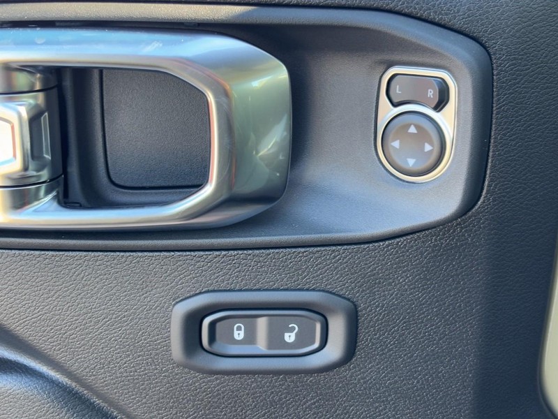 Jeep Wrangler Vehicle Full-screen Gallery Image 15