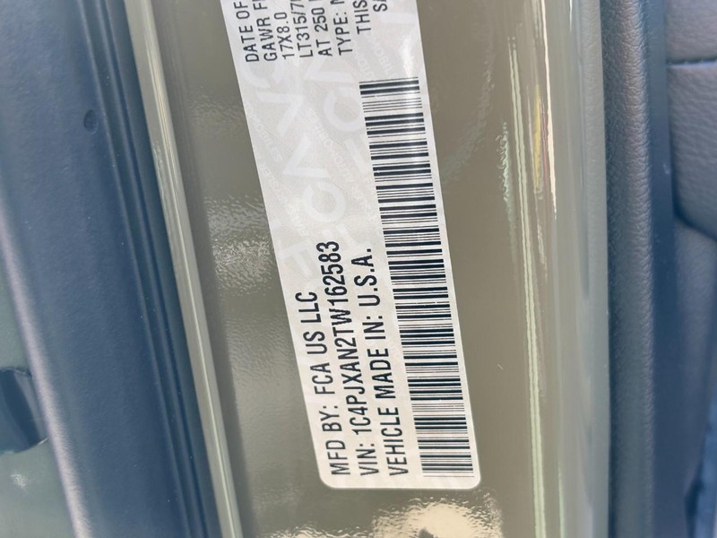 Jeep Wrangler Vehicle Full-screen Gallery Image 17