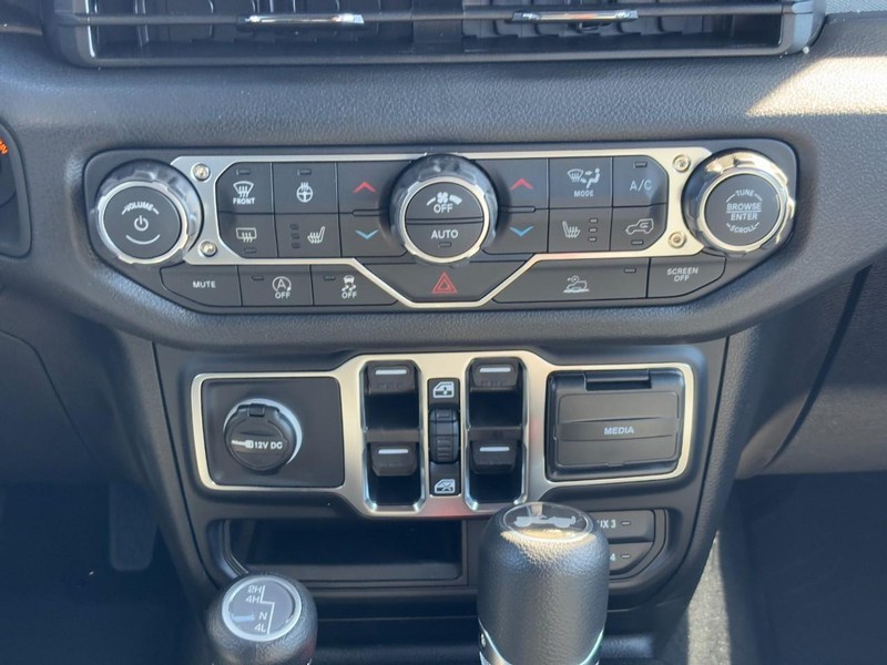 Jeep Wrangler Vehicle Full-screen Gallery Image 09