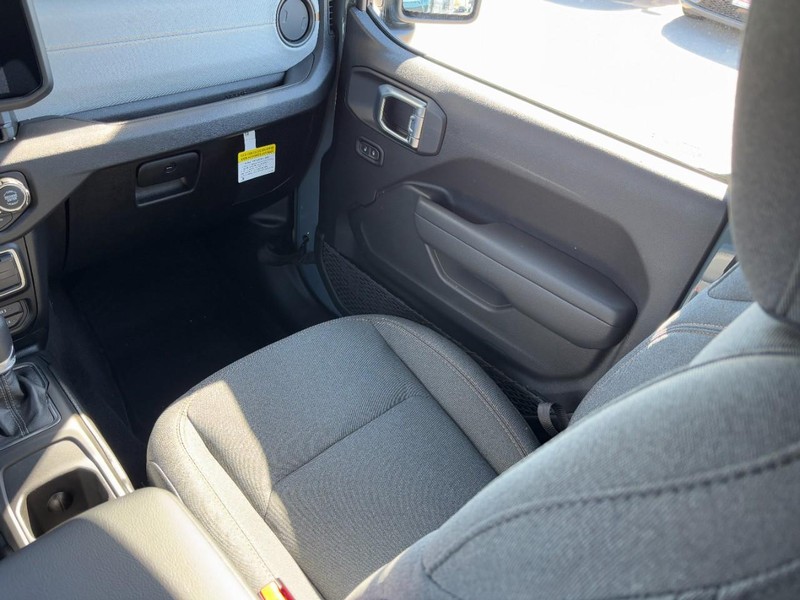 Jeep Wrangler Vehicle Full-screen Gallery Image 10