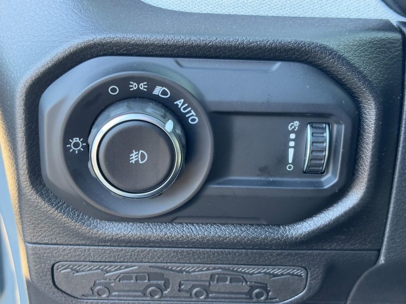 Jeep Wrangler Vehicle Full-screen Gallery Image 11