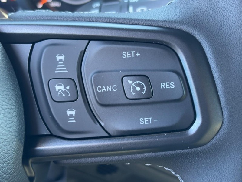 Jeep Wrangler Vehicle Full-screen Gallery Image 13