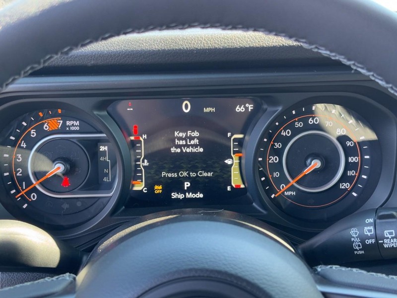 Jeep Wrangler Vehicle Full-screen Gallery Image 14