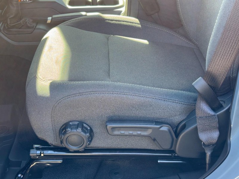 Jeep Wrangler Vehicle Full-screen Gallery Image 18