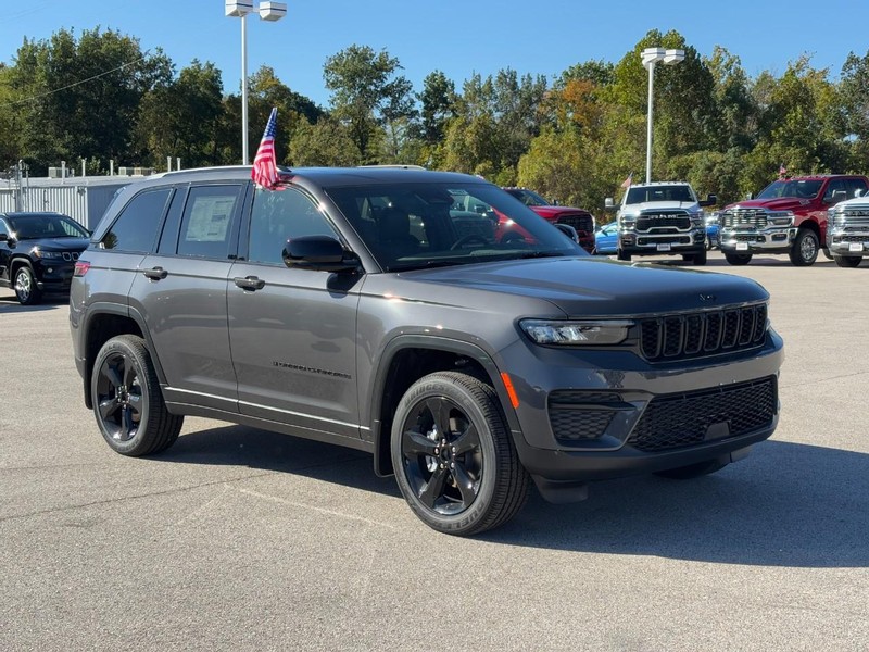Jeep Grand Cherokee Vehicle Full-screen Gallery Image 02
