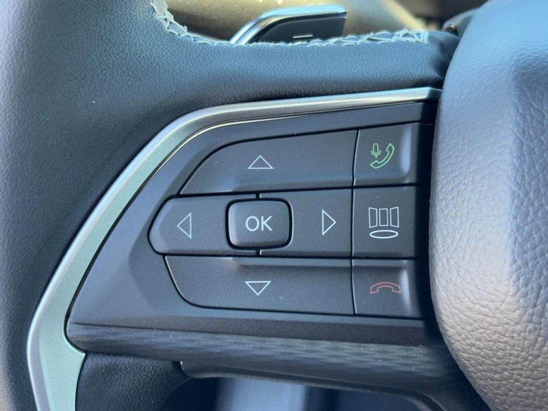 Jeep Grand Cherokee Vehicle Full-screen Gallery Image 12