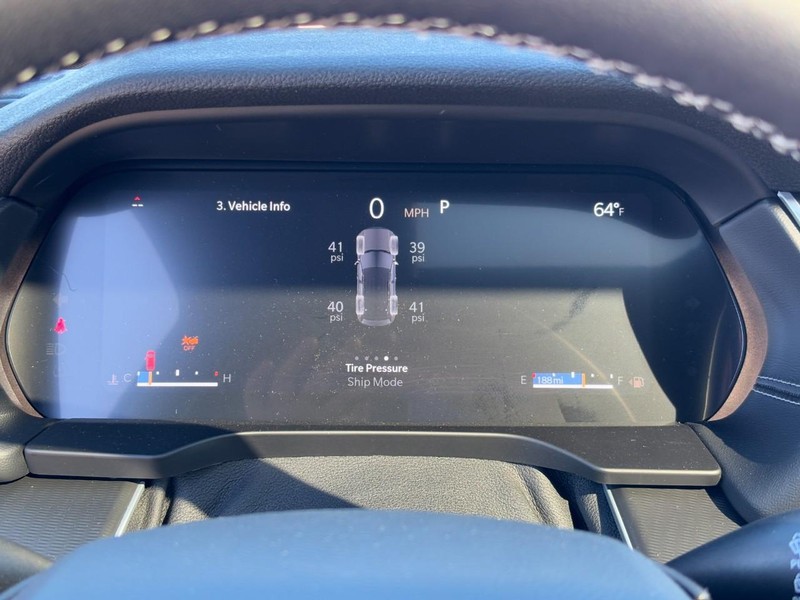 Jeep Grand Cherokee Vehicle Full-screen Gallery Image 14