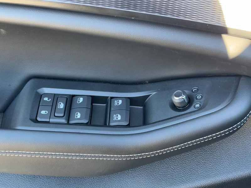 Jeep Grand Cherokee Vehicle Full-screen Gallery Image 17