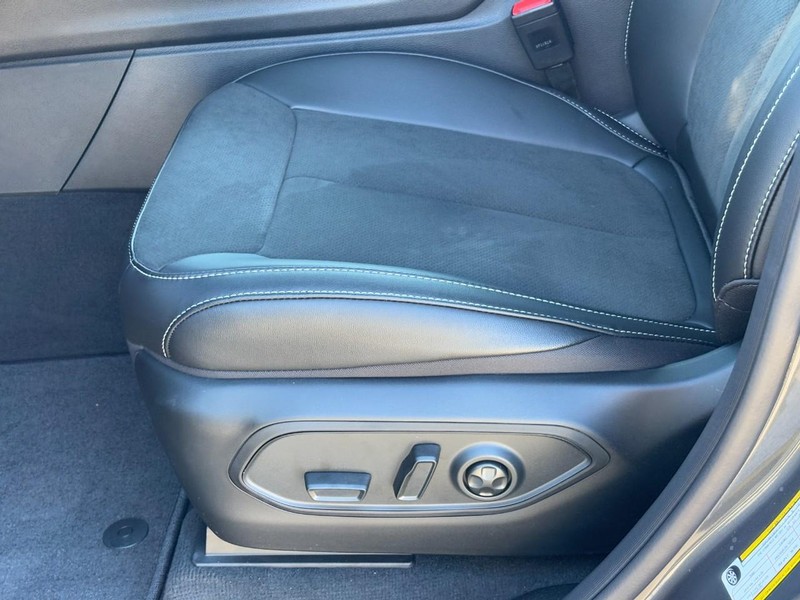 Jeep Grand Cherokee Vehicle Full-screen Gallery Image 18