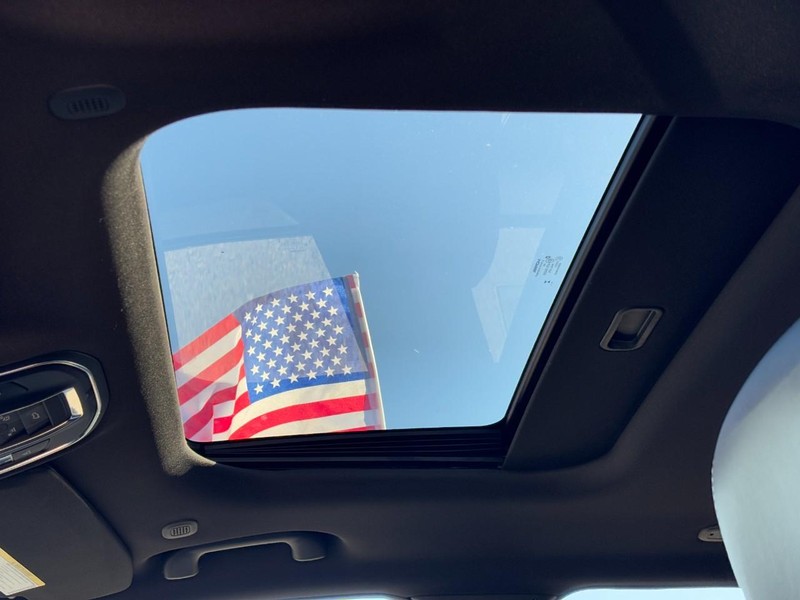 Jeep Grand Cherokee Vehicle Full-screen Gallery Image 19