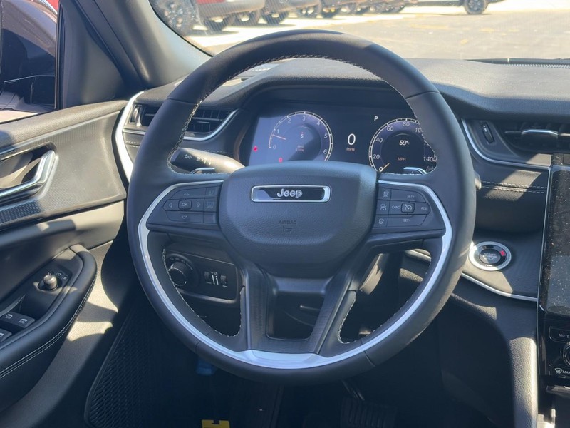 Jeep Grand Cherokee Vehicle Full-screen Gallery Image 07