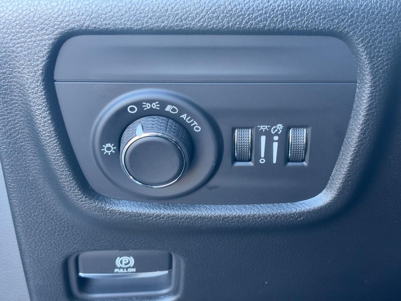 Jeep Grand Cherokee Vehicle Full-screen Gallery Image 10