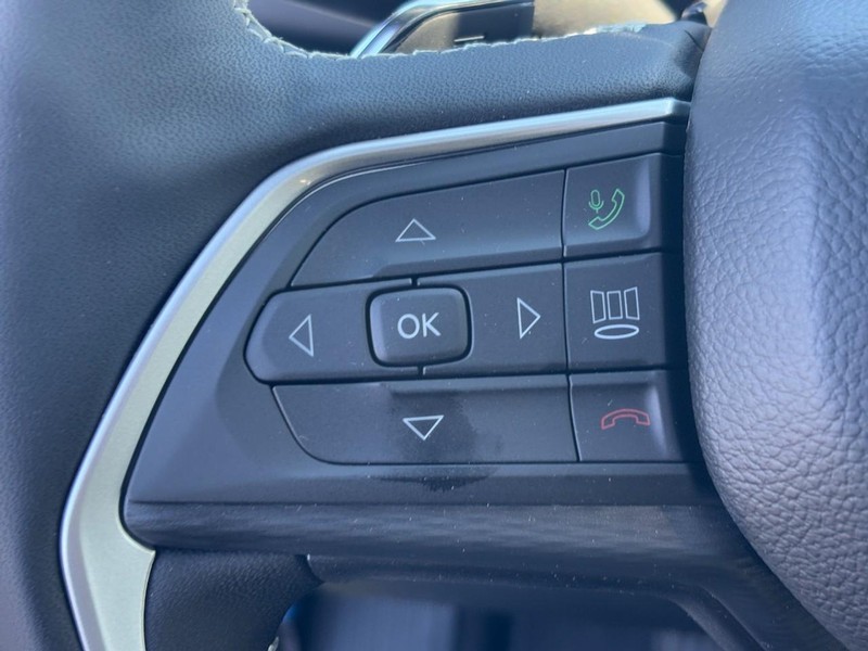 Jeep Grand Cherokee Vehicle Full-screen Gallery Image 11