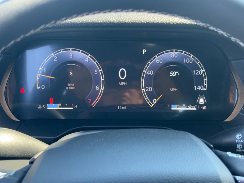 Jeep Grand Cherokee Vehicle Full-screen Gallery Image 13