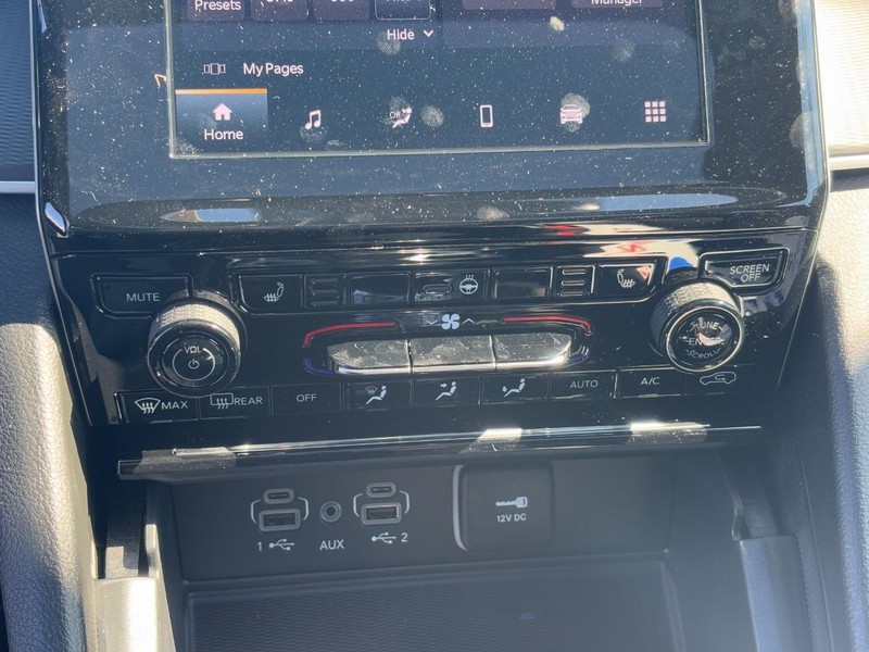 Jeep Grand Cherokee Vehicle Full-screen Gallery Image 16