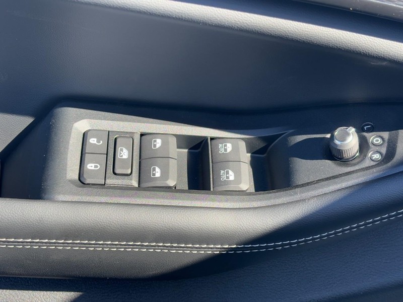 Jeep Grand Cherokee Vehicle Full-screen Gallery Image 17