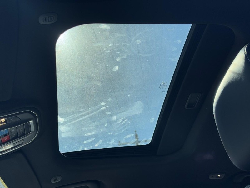 Jeep Grand Cherokee Vehicle Full-screen Gallery Image 19