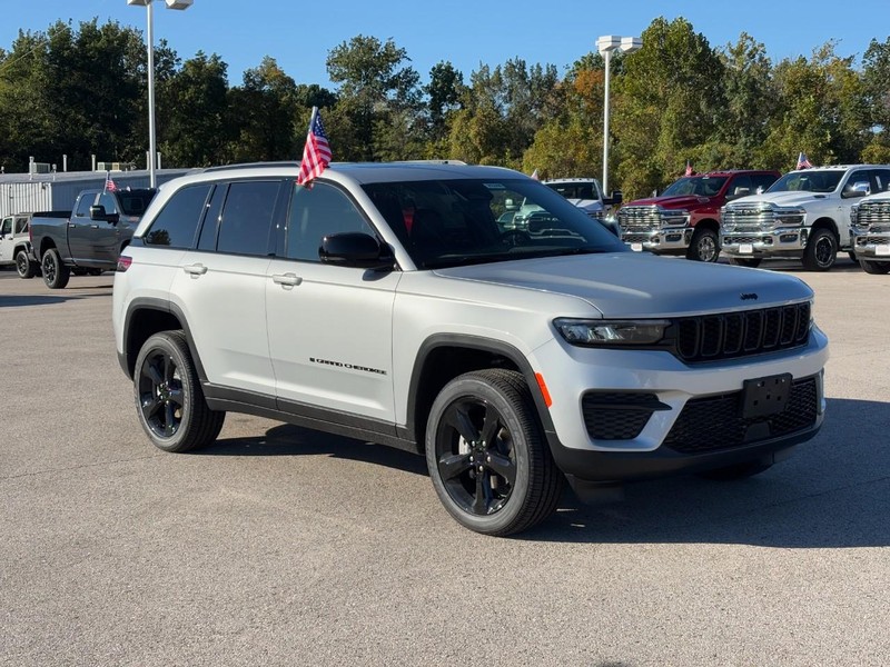 Jeep Grand Cherokee Vehicle Full-screen Gallery Image 02