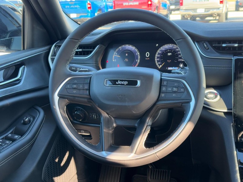 Jeep Grand Cherokee Vehicle Full-screen Gallery Image 07