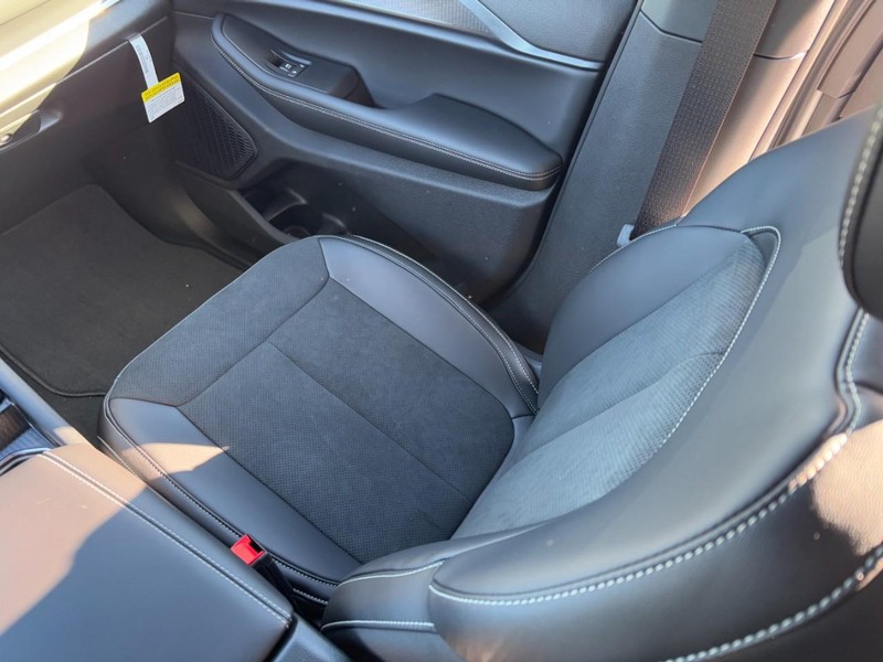 Jeep Grand Cherokee Vehicle Full-screen Gallery Image 09