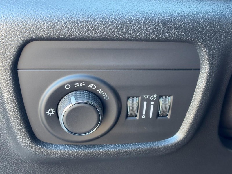 Jeep Grand Cherokee Vehicle Full-screen Gallery Image 10