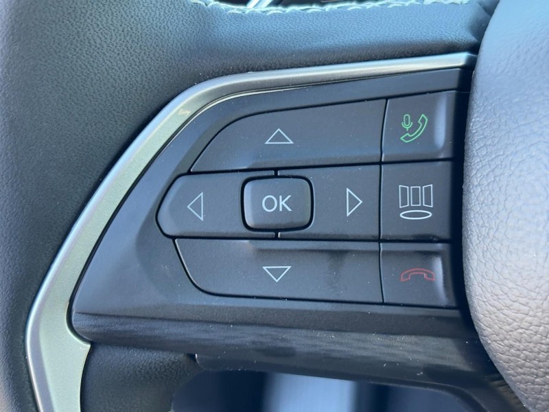 Jeep Grand Cherokee Vehicle Full-screen Gallery Image 11