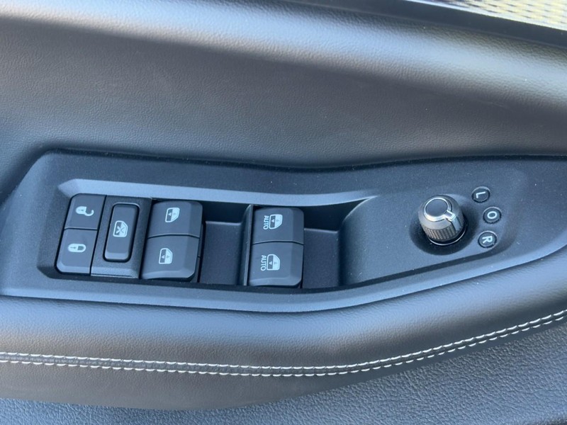 Jeep Grand Cherokee Vehicle Full-screen Gallery Image 17