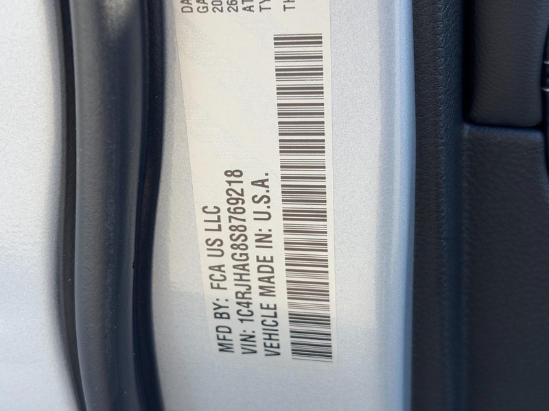 Jeep Grand Cherokee Vehicle Full-screen Gallery Image 20