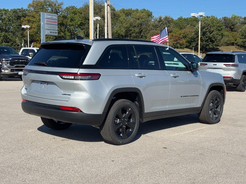 Jeep Grand Cherokee Vehicle Full-screen Gallery Image 03
