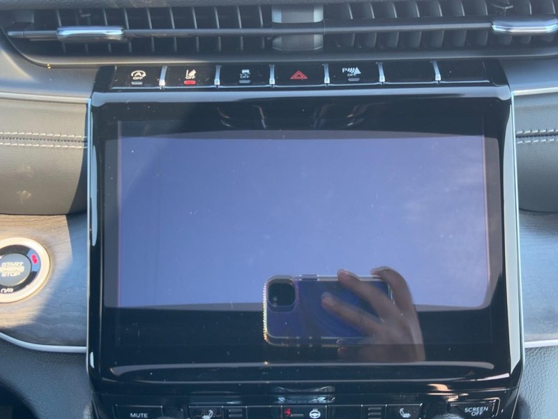 Jeep Grand Cherokee Vehicle Full-screen Gallery Image 08