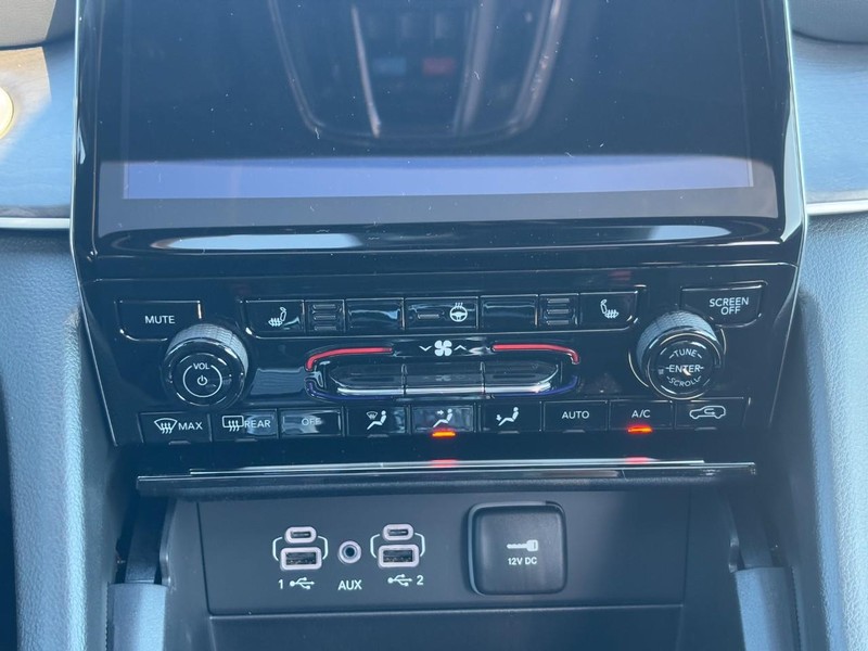 Jeep Grand Cherokee Vehicle Full-screen Gallery Image 09