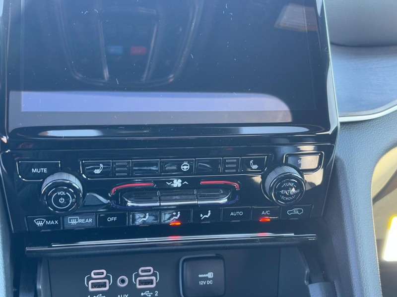 Jeep Grand Cherokee Vehicle Full-screen Gallery Image 16