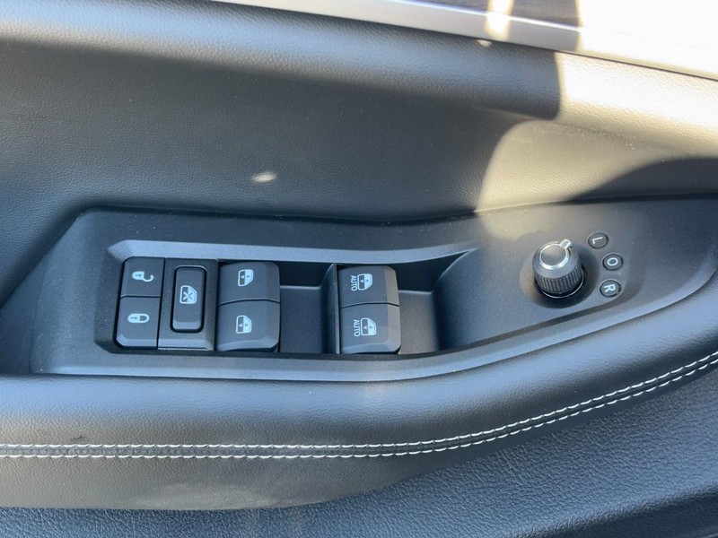 Jeep Grand Cherokee Vehicle Full-screen Gallery Image 17