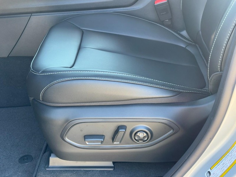 Jeep Grand Cherokee Vehicle Full-screen Gallery Image 19