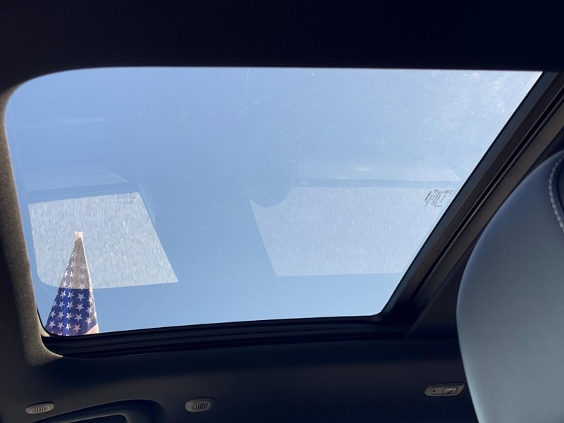 Jeep Grand Cherokee Vehicle Full-screen Gallery Image 20