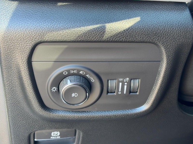 Jeep Grand Cherokee Vehicle Full-screen Gallery Image 11