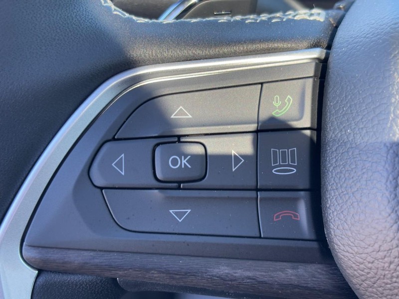 Jeep Grand Cherokee Vehicle Full-screen Gallery Image 12