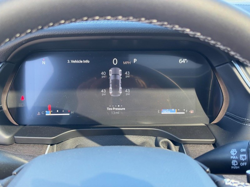 Jeep Grand Cherokee Vehicle Full-screen Gallery Image 14