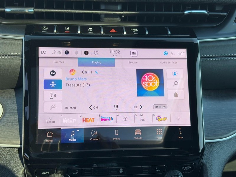 Jeep Grand Cherokee Vehicle Full-screen Gallery Image 15