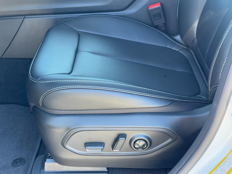 Jeep Grand Cherokee Vehicle Full-screen Gallery Image 21