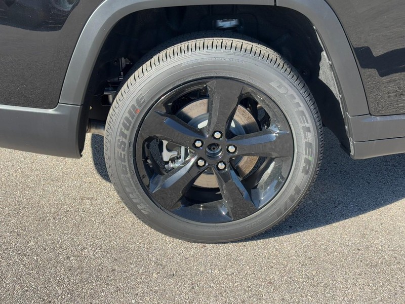 Jeep Grand Cherokee L Vehicle Full-screen Gallery Image 04