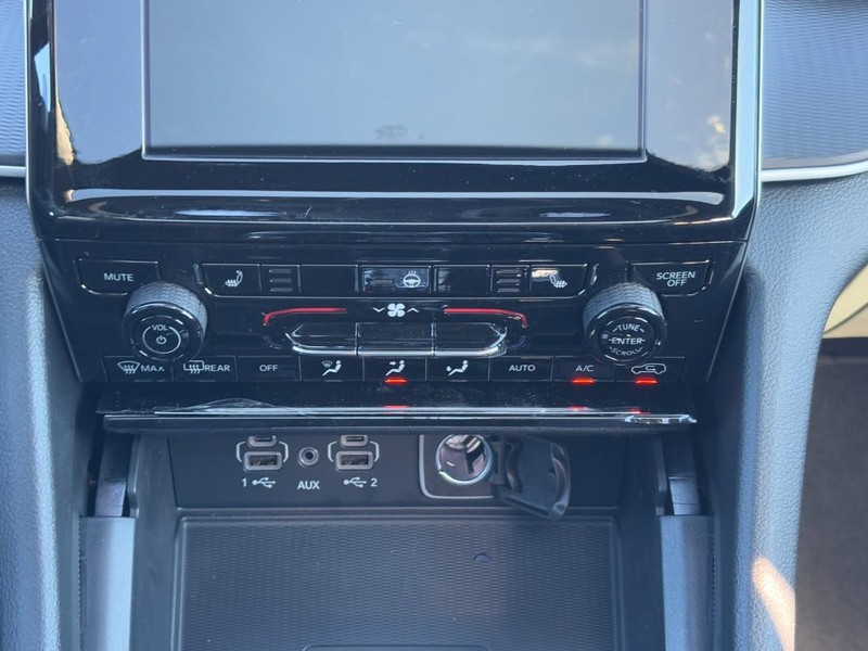 Jeep Grand Cherokee L Vehicle Full-screen Gallery Image 10