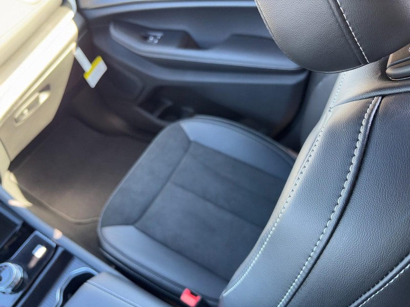 Jeep Grand Cherokee L Vehicle Full-screen Gallery Image 11