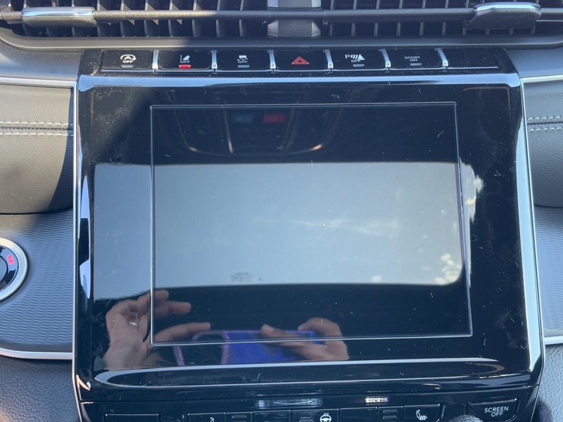 Jeep Grand Cherokee L Vehicle Full-screen Gallery Image 16