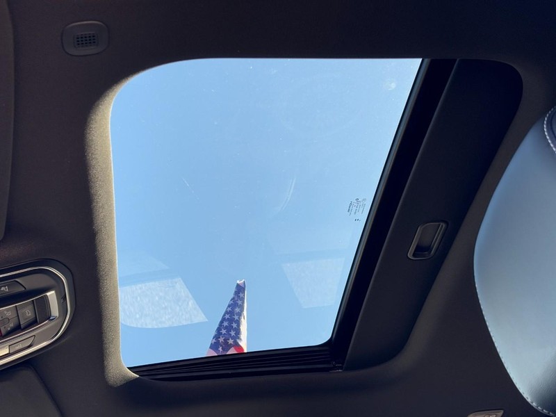 Jeep Grand Cherokee L Vehicle Full-screen Gallery Image 20