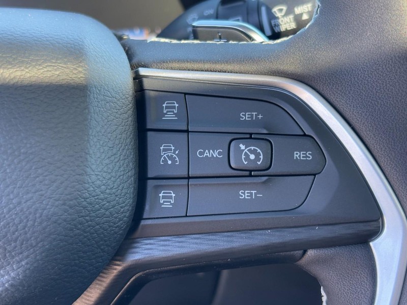 Jeep Grand Cherokee L Vehicle Full-screen Gallery Image 14