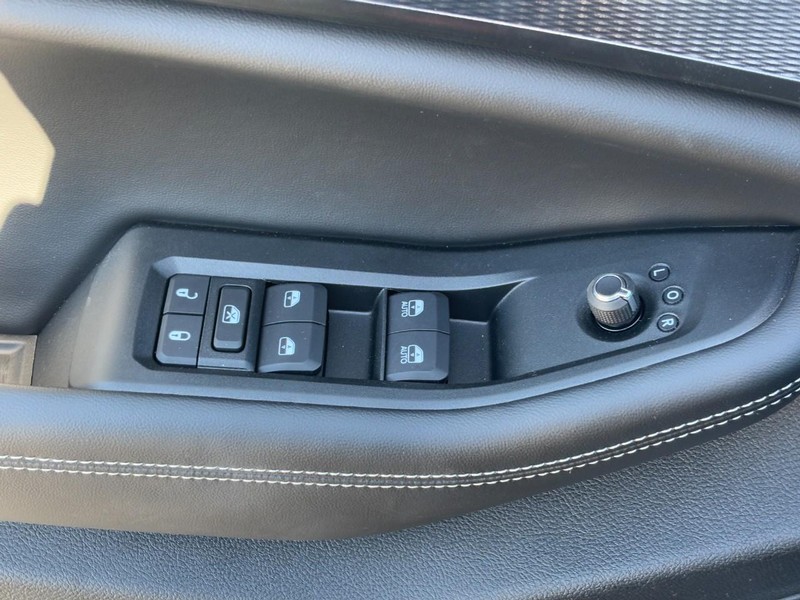 Jeep Grand Cherokee L Vehicle Full-screen Gallery Image 18