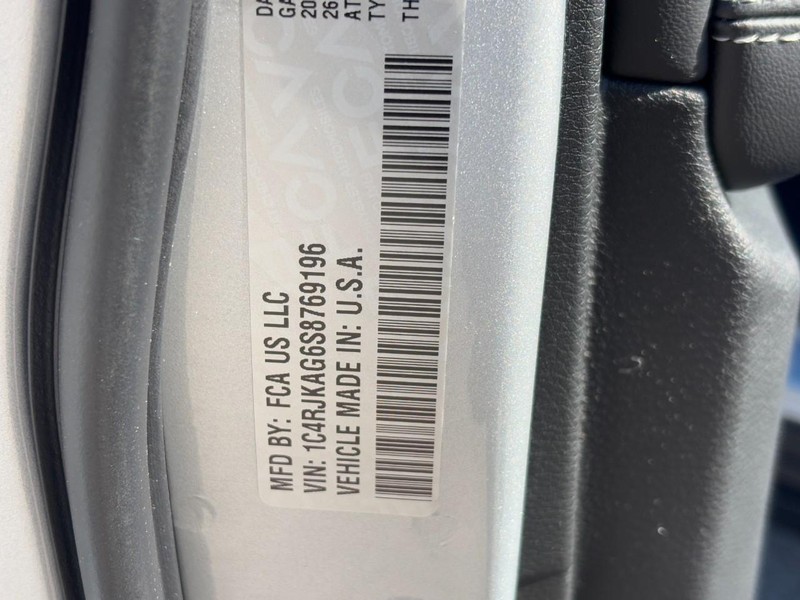 Jeep Grand Cherokee L Vehicle Full-screen Gallery Image 21