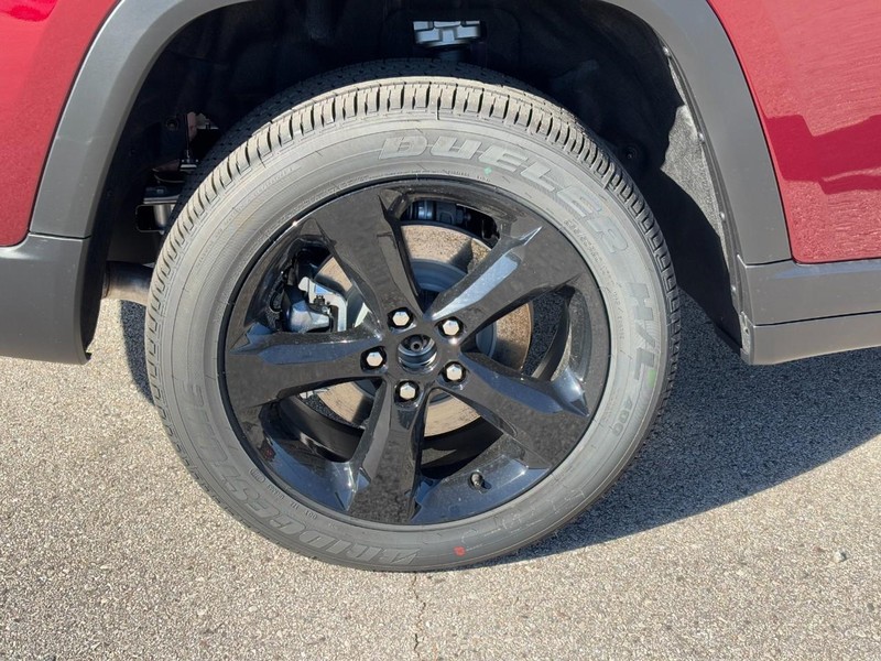 Jeep Grand Cherokee L Vehicle Full-screen Gallery Image 04